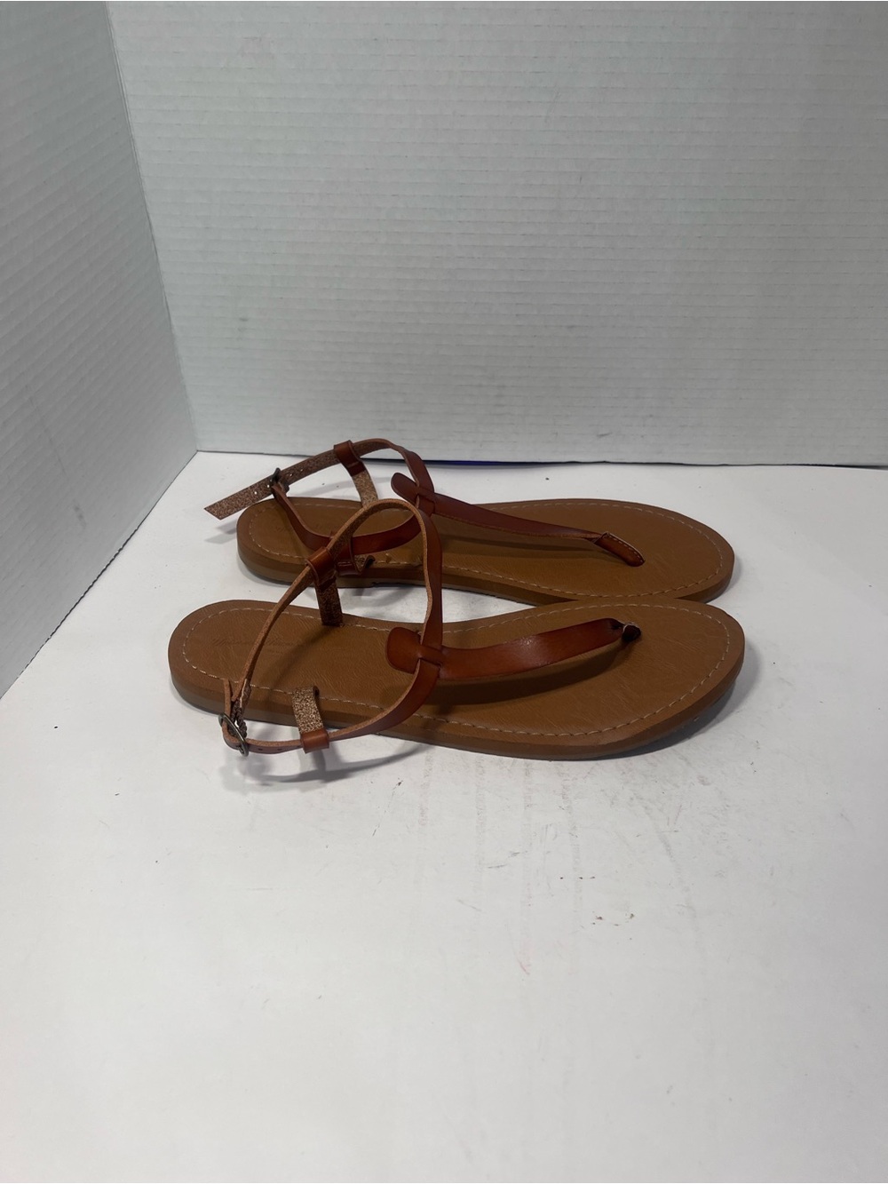 Universal Thread Tan Brown T-Strap Sandals
